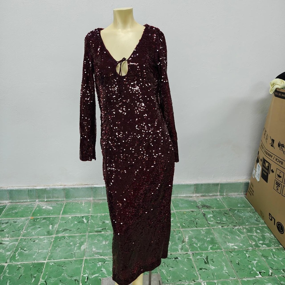 Gianni Bini Burgundy Sequin Long Sleeve Maxi Dress V-Neck Tie Detail Size 2